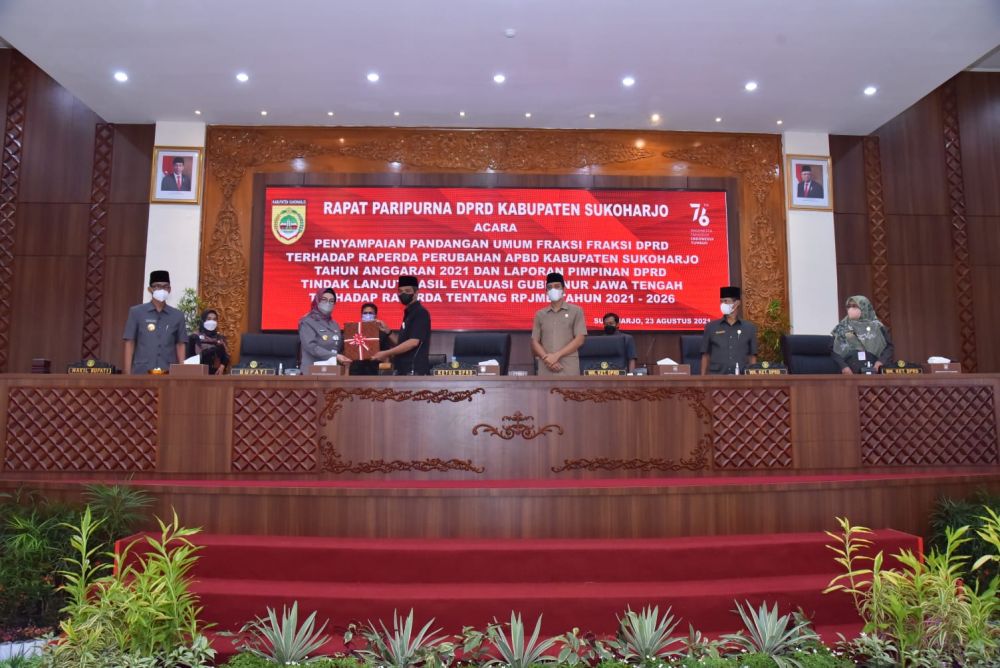Rapat Paripurna dengan acara Penyampaian Pandangan Umum Fraksi terhadap Raperda Perubahan APBD Tahun Anggaran 2021 dan Laporan Pimpinan DPRD Tindak Lanjut Hasil Evaluasi Gubernur Jawa Tengah terhadap Raperda tentang RPJMD Tahun 2021 – 2026