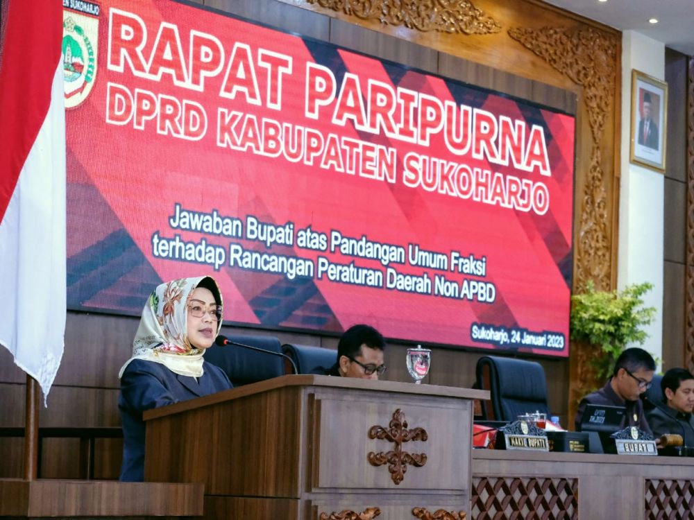 Rapat Paripurna DPRD Kabupaten Sukoharjo dengan acara Jawaban Bupati atas Pandangan Umum Fraksi terhadap Raperda Non APBD