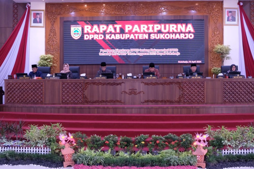 Rapat Paripurna DPRD Kabupaten Sukoharjo dengan acara Penetapan Keputusan DPRD tentang Rekomendasi DPRD terhadap LKPJ Akhir Tahun Anggaran 2023 Bupati Sukoharjo
